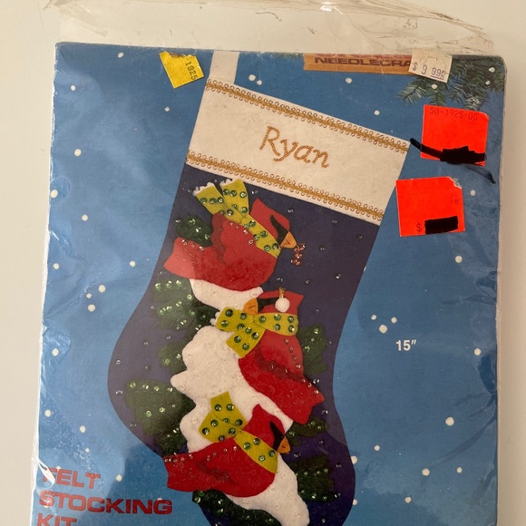 Titan Needlecraft Vintage Felt Stocking Kit Cardinals - Picture 1 of 2